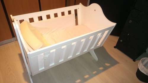 Baby swinging crib/cot includes mattress