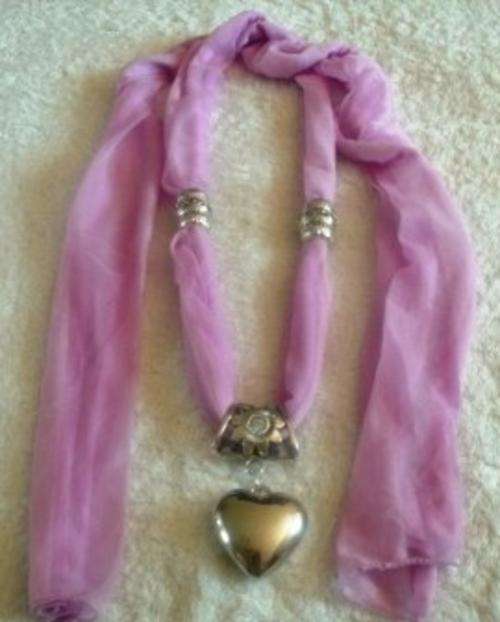 **NEW ARRIVAL** lilac scarf and heart pendant ** STUNNING!!