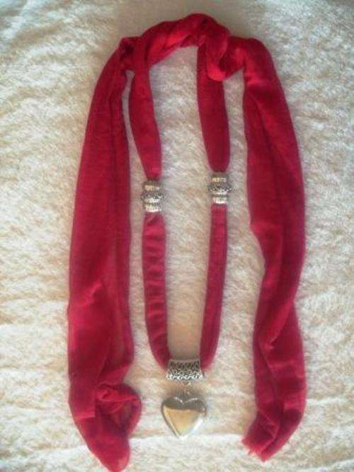 **NEW ARRIVAL** red scarf and heart pendant ** STUNNING!!