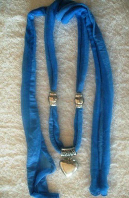 **NEW ARRIVAL** dark blue scarf and heart pendant ** STUNNING!!
