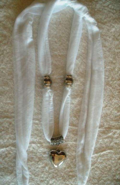 **NEW ARRIVAL** white scarf and heart pendant ** STUNNING!!