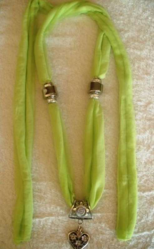 **NEW ARRIVAL** green scarf and heart pendant ** STUNNING!!