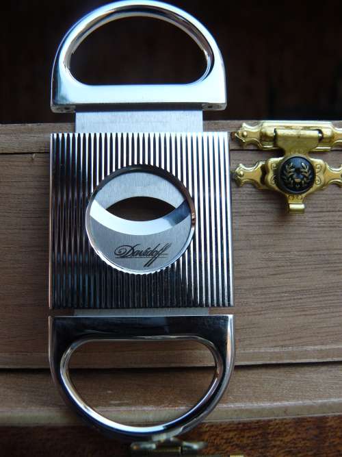 Davidoff Double Blade Cigar Cutter (Gilded Diamond Cut Lines)