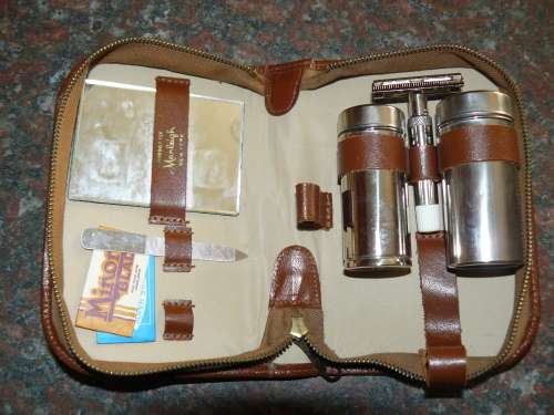 Vintage Men's Travel Grooming Kit in Pouch - Safety Razor (2)