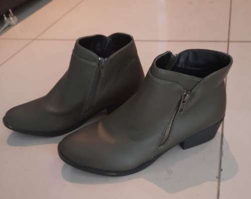 Size 7 ladies shoes
