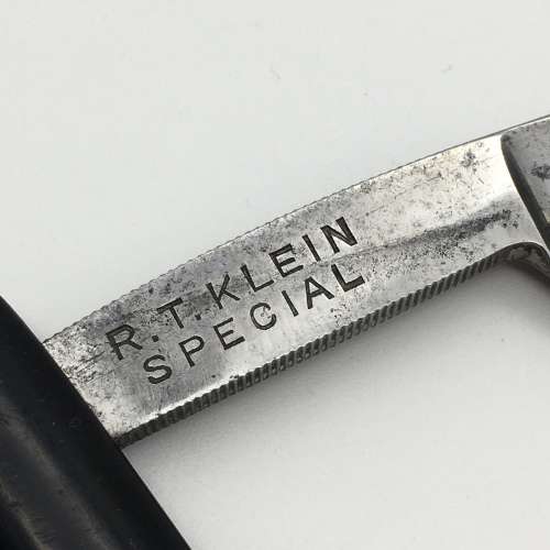 Vintage `Straight Cut-Throat` Razor (R.T. KLEIN)