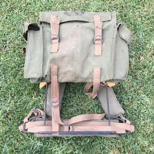 Scarce `US Marine Corps` Field/Backpack with Metal Frame (WW1/Korean War)