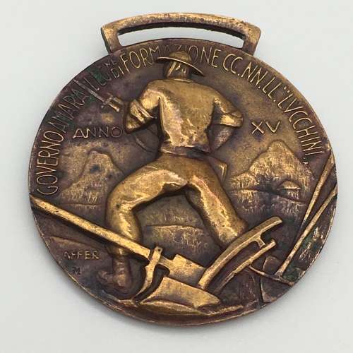 WW2 - Italian `Fascist Blackshirt` Medal (Oltre La Meta)