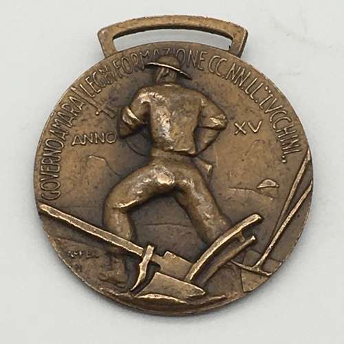 WW2 - Italian `Fascist Blackshirt` Medal (Oltre La Meta)