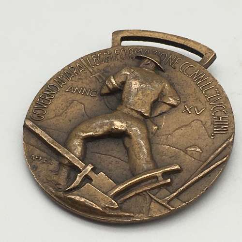 WW2 - Italian `Fascist Blackshirt` Medal (Oltre La Meta)