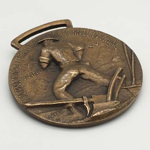 WW2 - Italian `Fascist Blackshirt` Medal (Oltre La Meta)