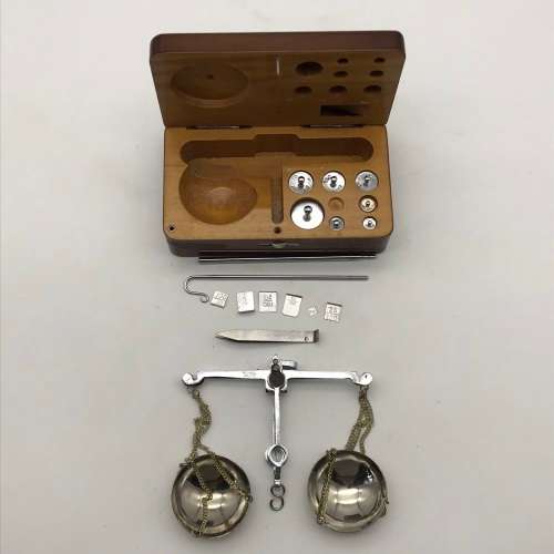 Vintage `Apothecary/Jewellery` Travelling Scale (Boxed)