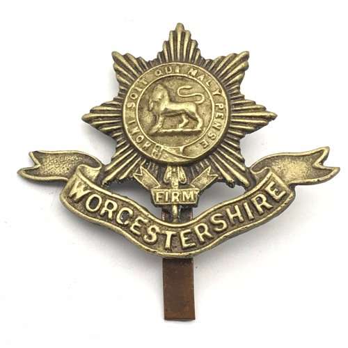 British - `Worcestershire Regiment` Cap Badge (1898 - 1923)