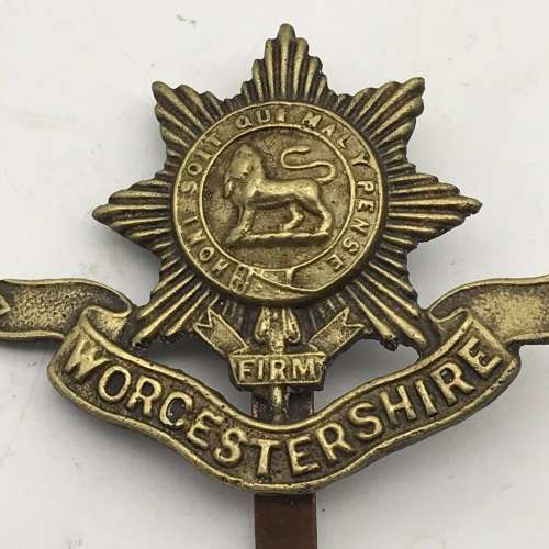 British - `Worcestershire Regiment` Cap Badge (1898 - 1923)