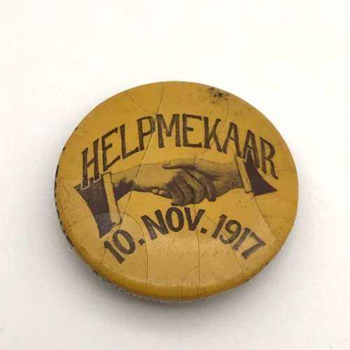 Scarce WW1 `HELPMEKAAR 10. NOV.1917`Lapel Badge (1914/15 Rebellion)