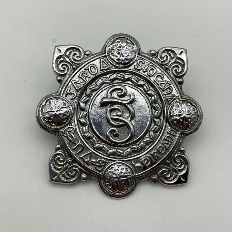 Vintage `Garda Siochana` (Irish Police) Cap Badge