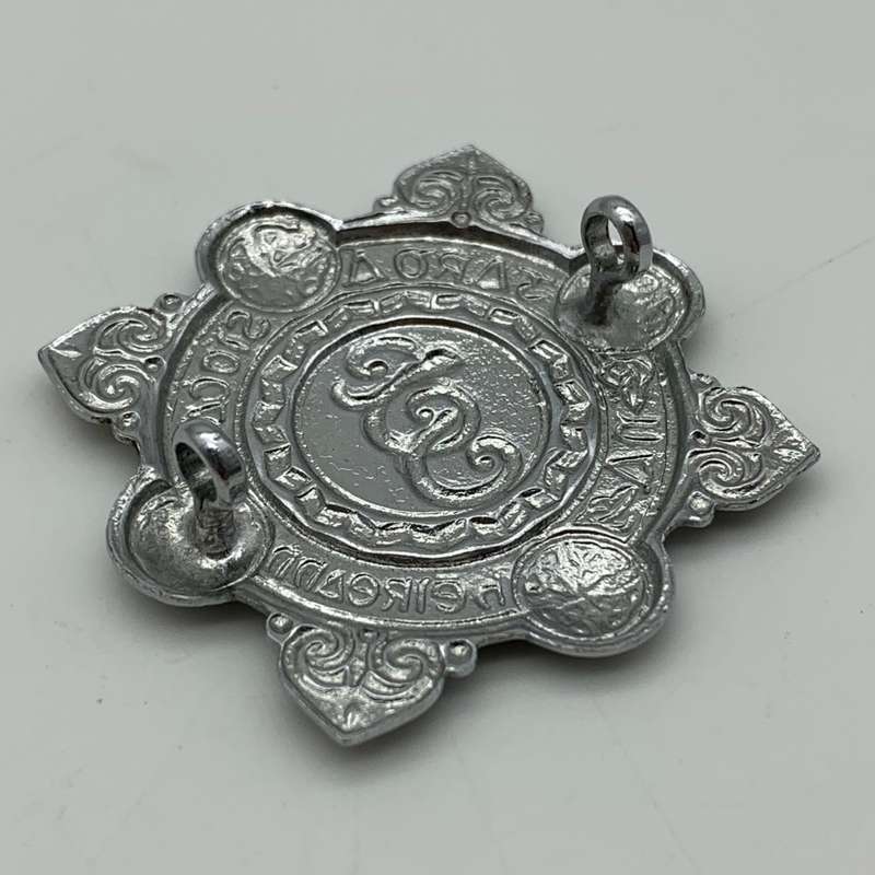 Vintage `Garda Siochana` (Irish Police) Cap Badge