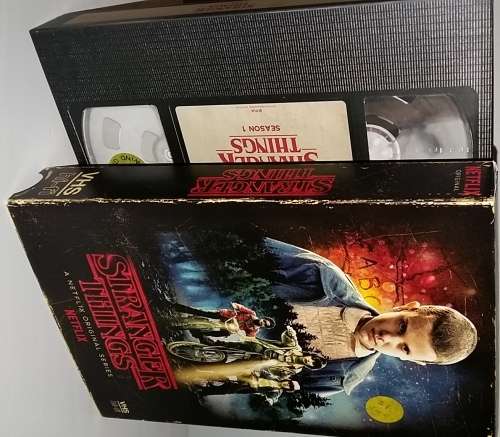 Stranger Things Season 1 Blu-ray/DVD Combo Special Edition (RARE) 4 Disc Region A/1 NTSC