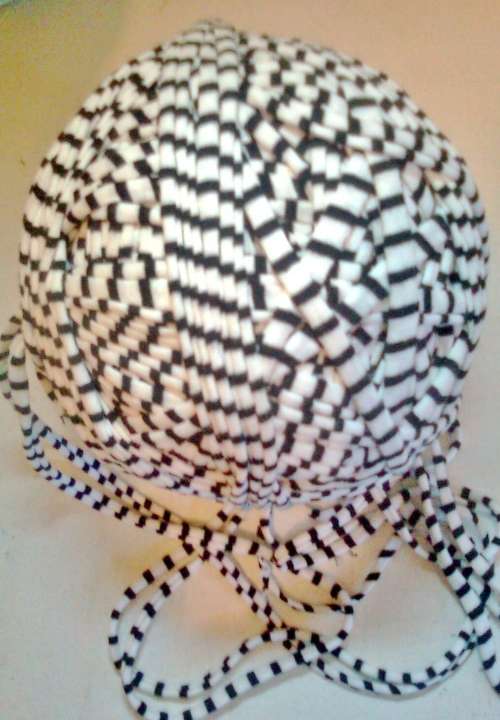 BLACK & WHITE T-SHIRT YARN