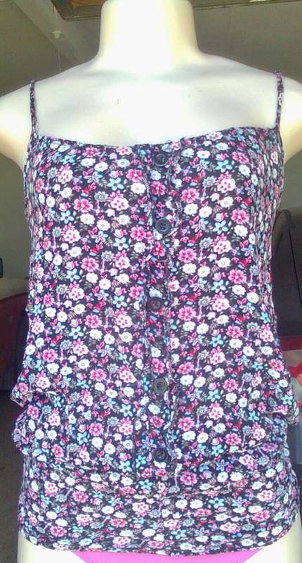 2 x PRETTY TOPS FOR R1 - SIZE: 8