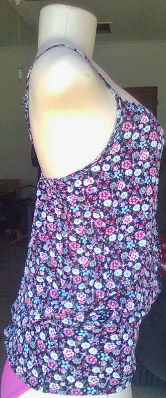 2 x PRETTY TOPS FOR R1 - SIZE: 8