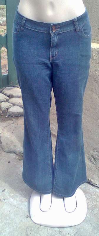 LADIES JEAN - SIZE: 16