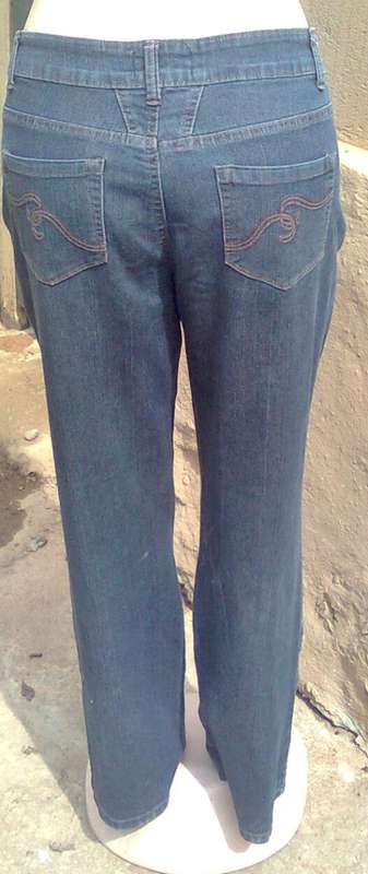 LADIES JEAN - SIZE: 16