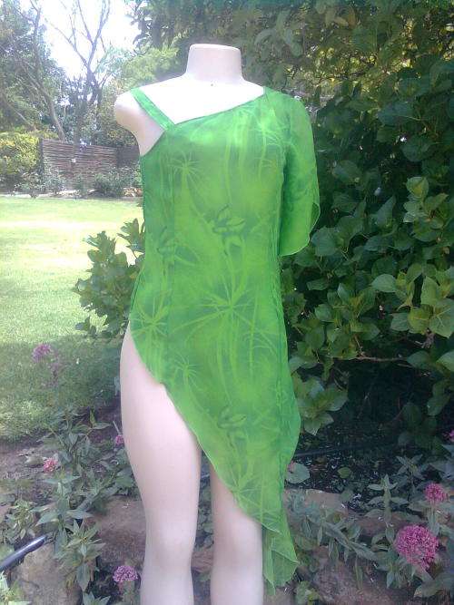 BEAUTIFUL GREEN TOP - SIZE: 10