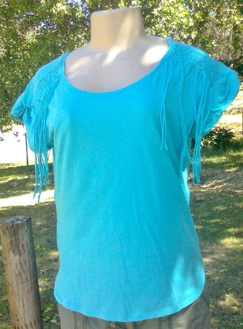 2 LADIES TOPS FOR R1- SIZE: 12/LARGE