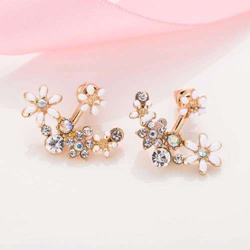 ***CUTE*** DAISY FLOWERS WITH CRYSTALS STUDS
