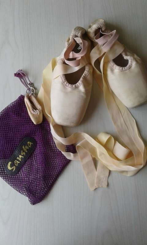 SANSHA LEGENDE POINT BALLET SHOES and MESH BAG