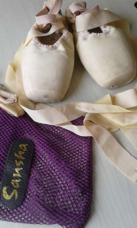 SANSHA LEGENDE POINT BALLET SHOES and MESH BAG