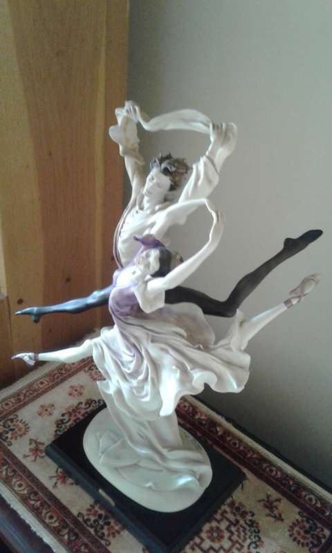Clearance Sale!!Collectable Ltd Edition Grande Jete Figurine by Giuseppe Armani