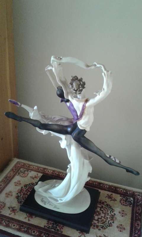 Clearance Sale!!Collectable Ltd Edition Grande Jete Figurine by Giuseppe Armani