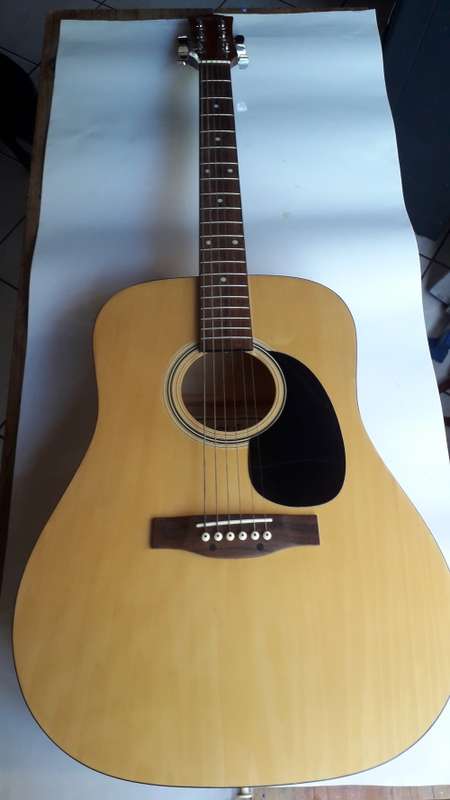 BKG GUITAR LIKE NEW ''FREE COURIER''