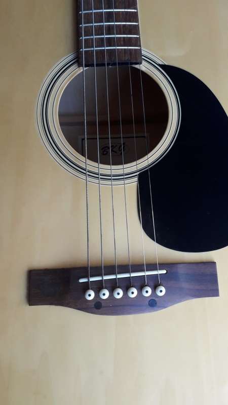 BKG GUITAR LIKE NEW ''FREE COURIER''