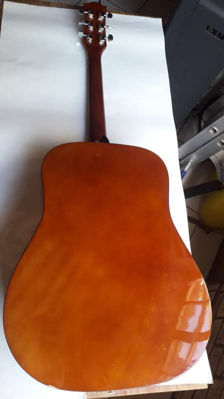 BKG GUITAR LIKE NEW ''FREE COURIER''