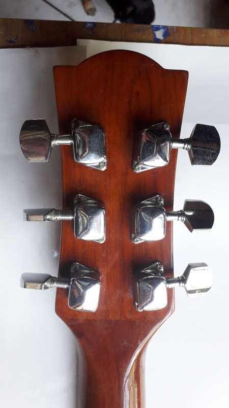 BKG GUITAR LIKE NEW ''FREE COURIER''