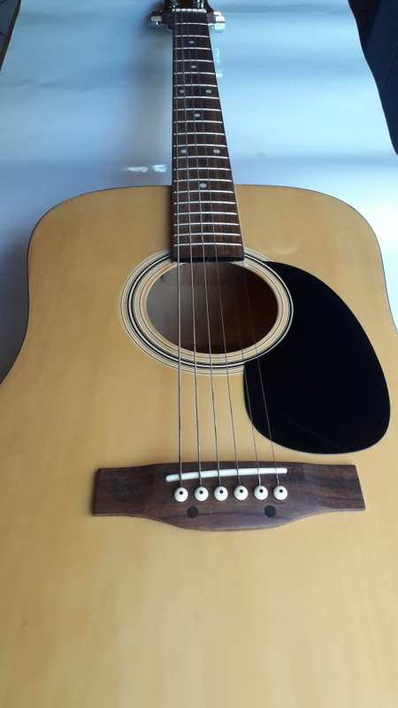 BKG GUITAR LIKE NEW ''FREE COURIER''