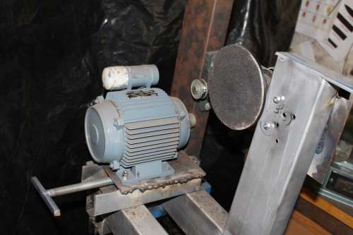 Custom Knife and Sword Grinder includes 3, 25x2000mm belts & satinbright disc (needs new drive belt)