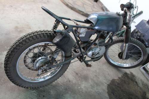 Vintage 1968 Triumph Tiger Cub modified for trials. (Motors runs but needs new fuel line and seat)