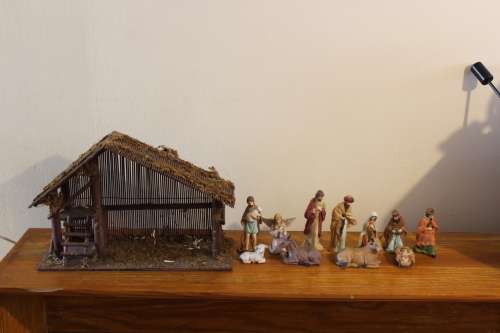 Amazing complete Boxed Ceramic hand painted Nativity Set with Genuine Wooden Stable Circa 1990's