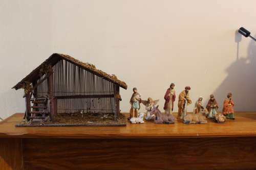 Amazing complete Boxed Ceramic hand painted Nativity Set with Genuine Wooden Stable Circa 1990's