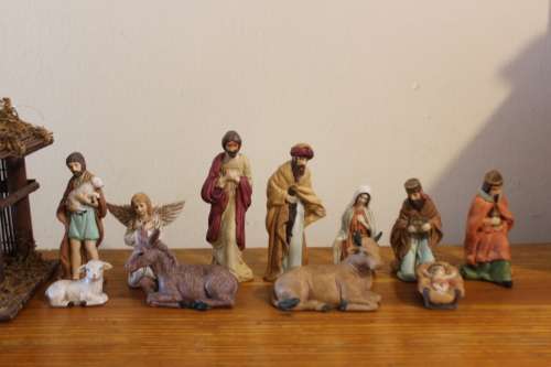 Amazing complete Boxed Ceramic hand painted Nativity Set with Genuine Wooden Stable Circa 1990's