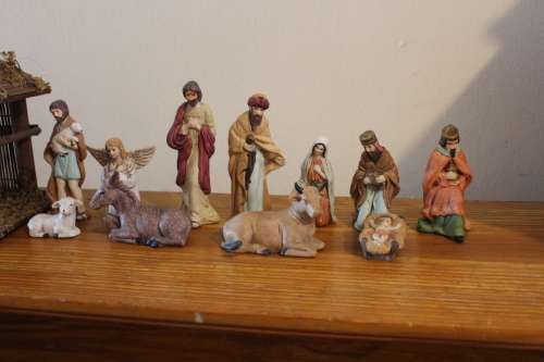 Amazing complete Boxed Ceramic hand painted Nativity Set with Genuine Wooden Stable Circa 1990's