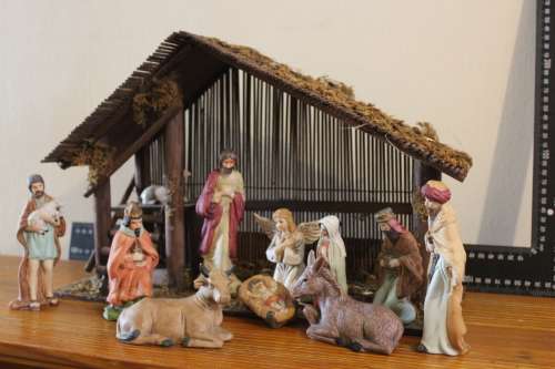 Amazing complete Boxed Ceramic hand painted Nativity Set with Genuine Wooden Stable Circa 1990's