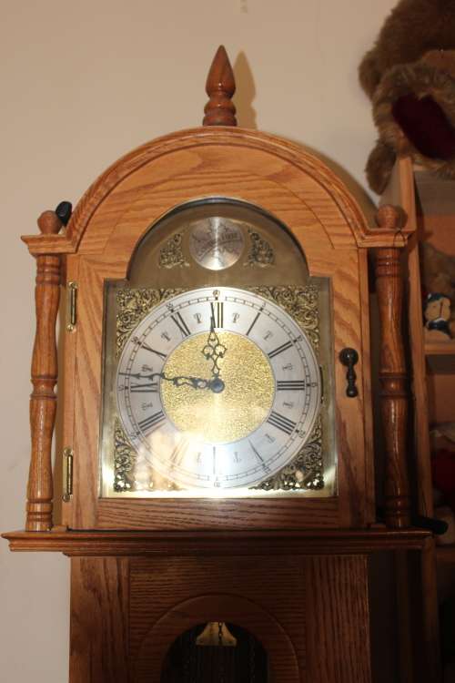 Stunning 2 metre solid Rhodesian Oak Grandfather clock 5 day movement(chimes need servicing)