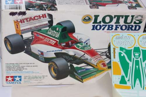 COMPLETE TAMIYA 1993 TEAM LOTUS 107B FORD MODEL KIT EXCELLENT CONDITION WITH ALL PARTS