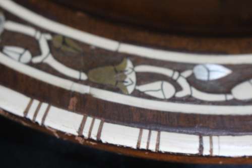 1970S EGYPTIAN OLIVE WOOD PLATE WITH INTRICATE INLAYS OF MOTHER OF PEARL IVORY AND VARIOUS METALS