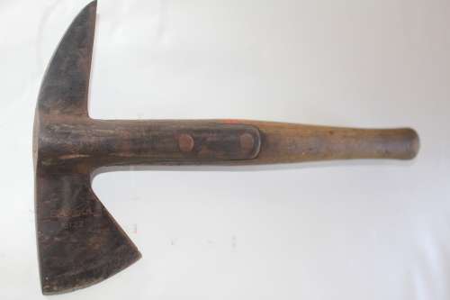 WICKED 1940'S HAND FORGED FIREMAN'S AXE IN BEAUTIFUL CONDITION(PERFECT FOR WARDING OFF LOOTERS)